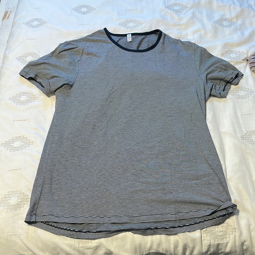 Lululemon tee shirt